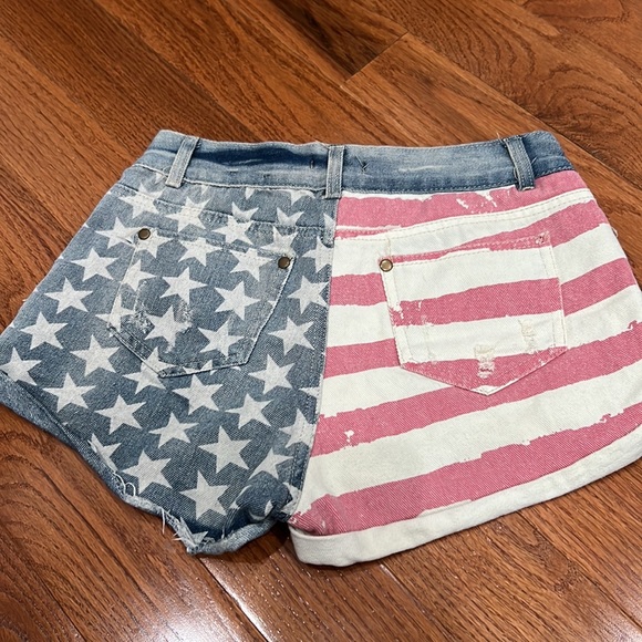Jeans shorts. - Picture 3 of 3